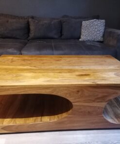 Massiver Design-Couchtisch