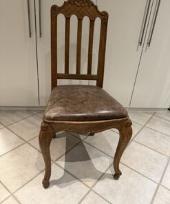 6 schöne alte Stühle