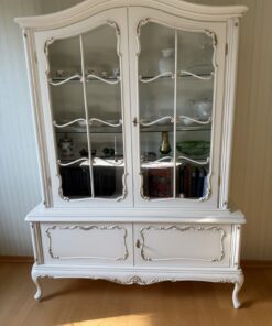Vitrine, Weißlack mit Gold