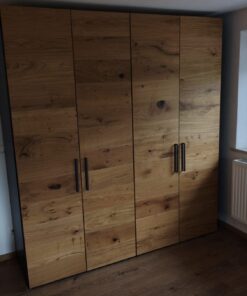 Schweizer Echtholzfurnier Wildeiche Schlafzimmerschrank und Kommode Set