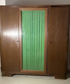 Alter Kleiderschrank