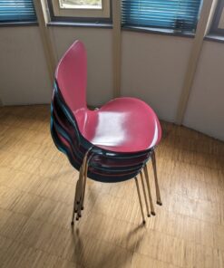 Arne Jacobsen by Fritz Hansen, stapelbare Stühle