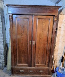 Kleiderschrank
