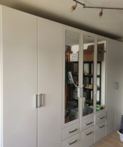 großer Kleiderschrank (fast neuwertig)