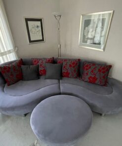 Sitzgarnitur gerundet, mit Hocker und Kissen