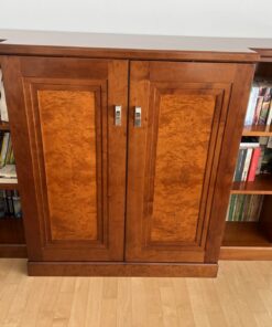 Schrank Bellevue mit Wurzelmaser