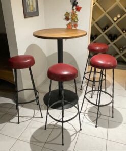 Stehbiertisch mit 4 Barhockern