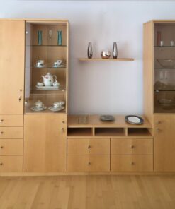 Moderne Wohnwand in hellem Holzdesign