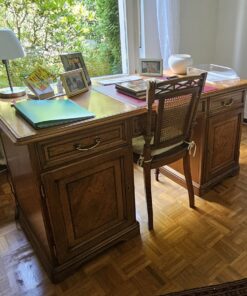 Schreibtisch