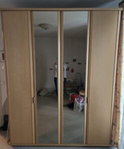 Schlafzimmerschrank mit Spiegel