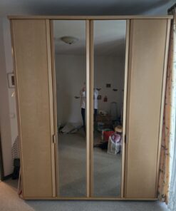 Schlafzimmerschrank mit Spiegel