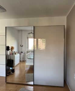 Hochwertiger Schwebetürenschrank, 2-türig, top Zustand