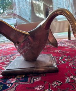 Couchtisch mit Marmorsockel und Schwan oder Reiher und Glsplatte