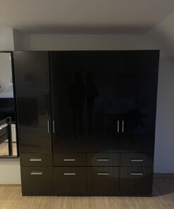 Moderner schwarzer Kleiderschrank mit flexibler Innenaufteilung