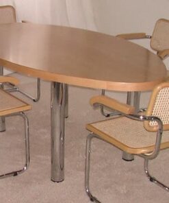 Tischgruppe mit Beistelltisch