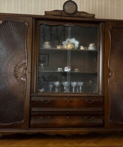 Vitrinenschrank im englischen Stil – klassisch & großzügig