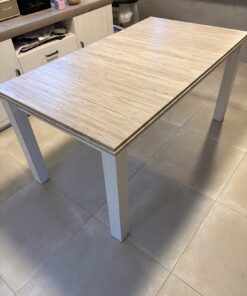 Ausziehbarer Esstisch