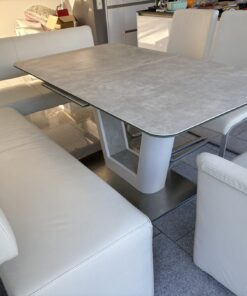 Ess-Ecke (Eckbank mit Stühlen und Esstisch)