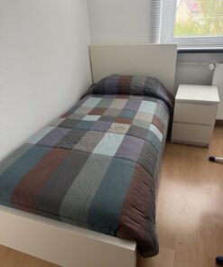 Zwei Einzelbetten mit Matratzen und gute Winterdecke