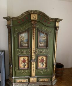 Bemalter Bauernschrank neu