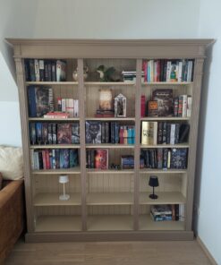 Bücherregal Klassik Look