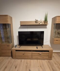 Wohnwand Alteiche massiv (beleuchtet)