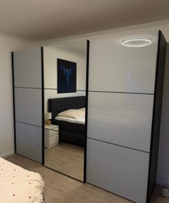 Schiebetürenschrank