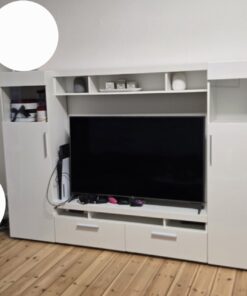 Wohnwand (ohne gezeigten Inhalt)