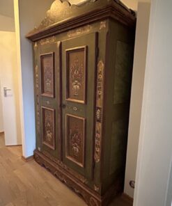 Bauernschrank Allgäu bemalt - Voglauer