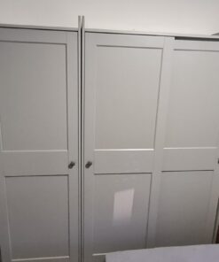 2 Kleiderschränke + Wandregal